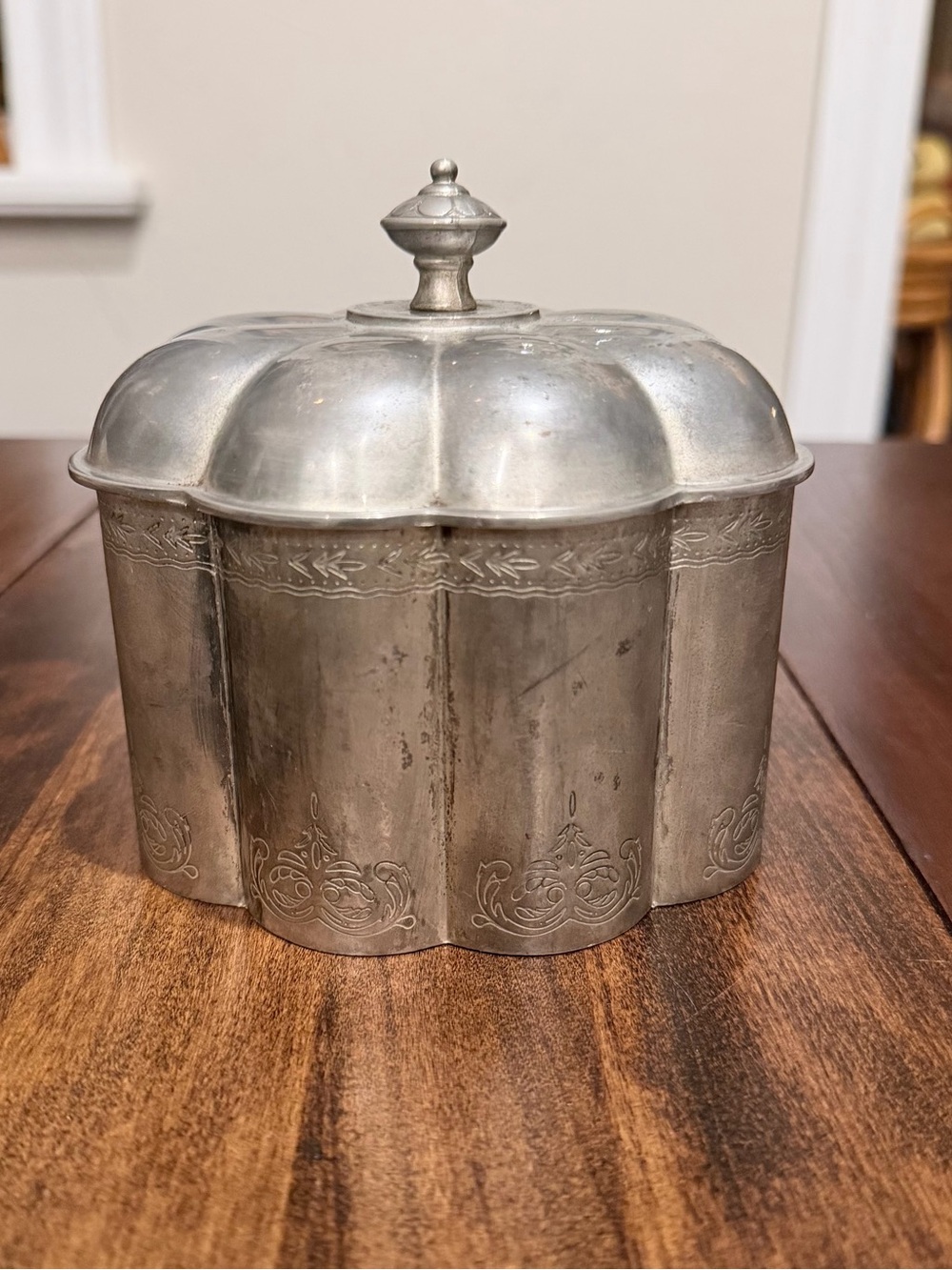Vintage 1994 Godinger Silver Plate Trinket/Jewelry Box scalloped style